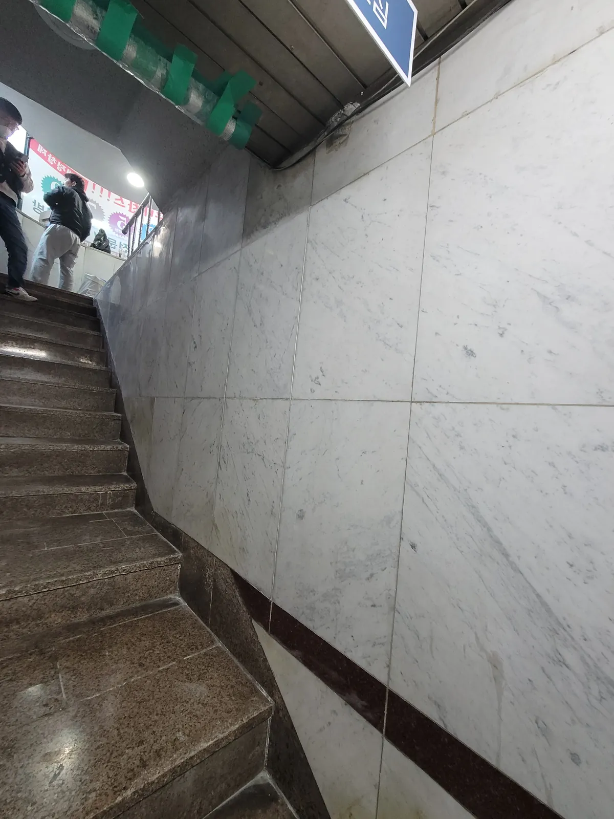 욕실타일교체 — 벽면 타일 교체 후 줄눈 정리